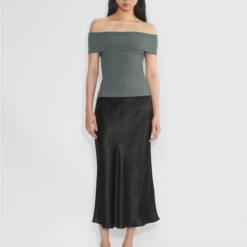 Aritzia off shoulder short sleeve
